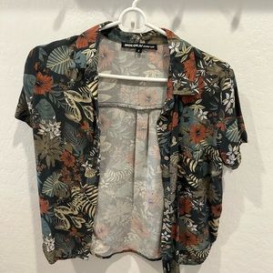 Women’s Molokai surf company jungle print button up shirt.